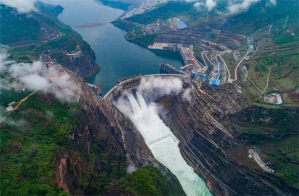 A linha de transmissão UHV CC de ±800kV da Usina Termoelétrica de Baihetan para Jiangsu foi concluída e entrou em operação.